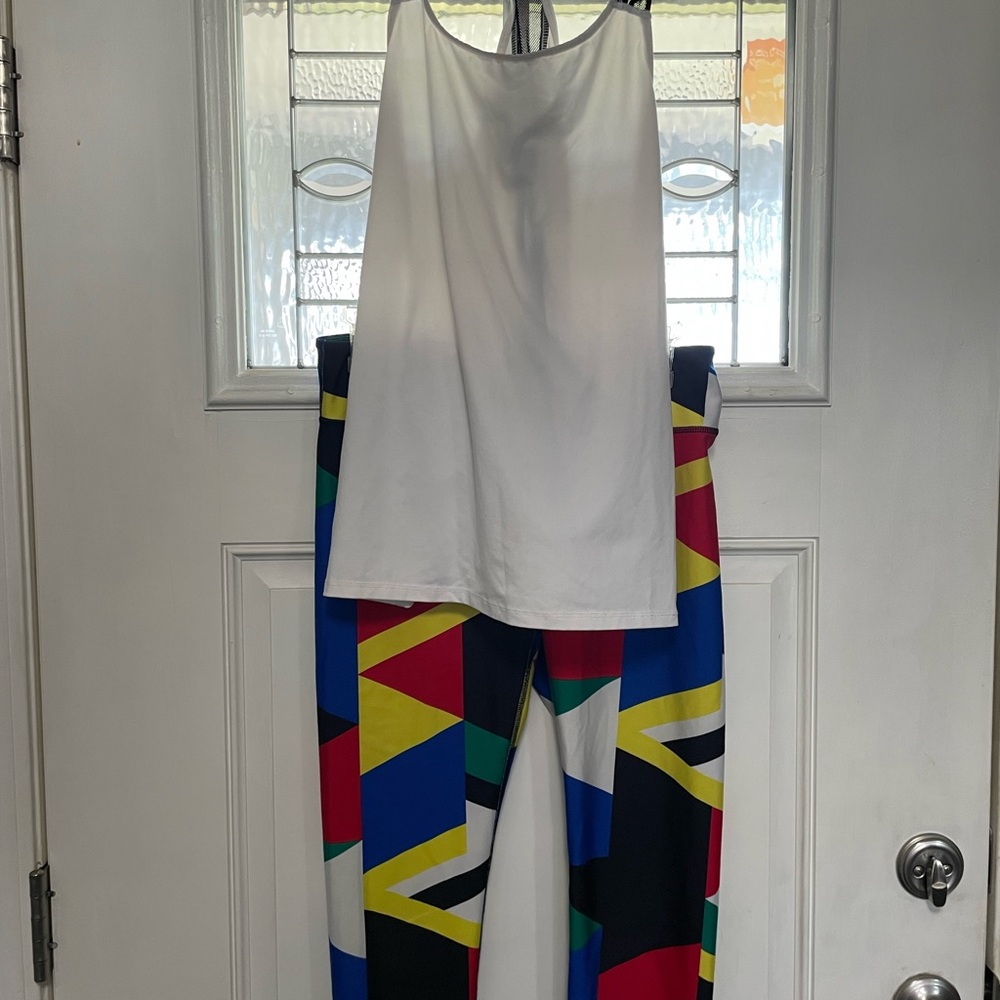 Fabletics Activewear Set M – White Tank + Geometric Leggings
